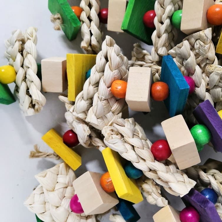 Corn Husk and Wood Shredding Toy for Parrots